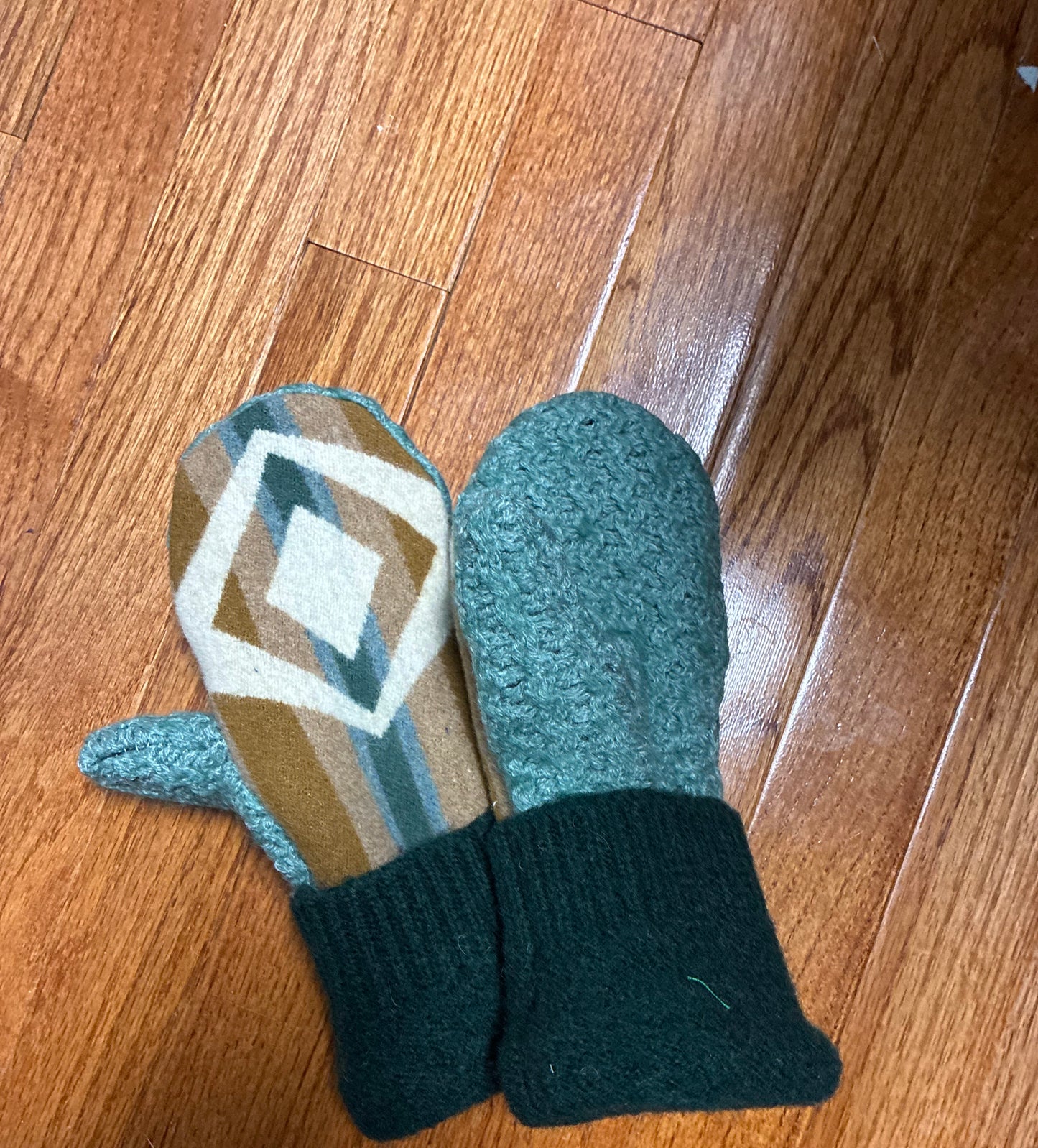 Rock Point Ivory Gloves Woolen Mittens