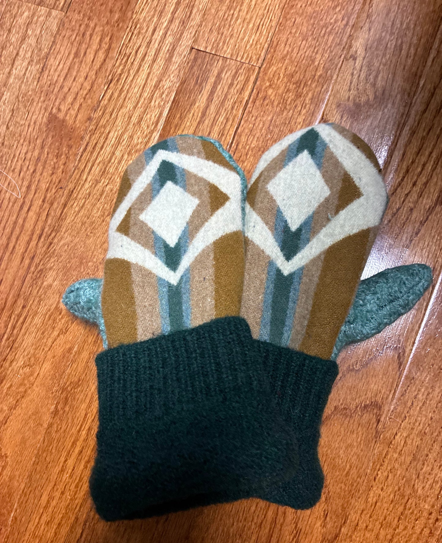 Rock Point Ivory Gloves Woolen Mittens